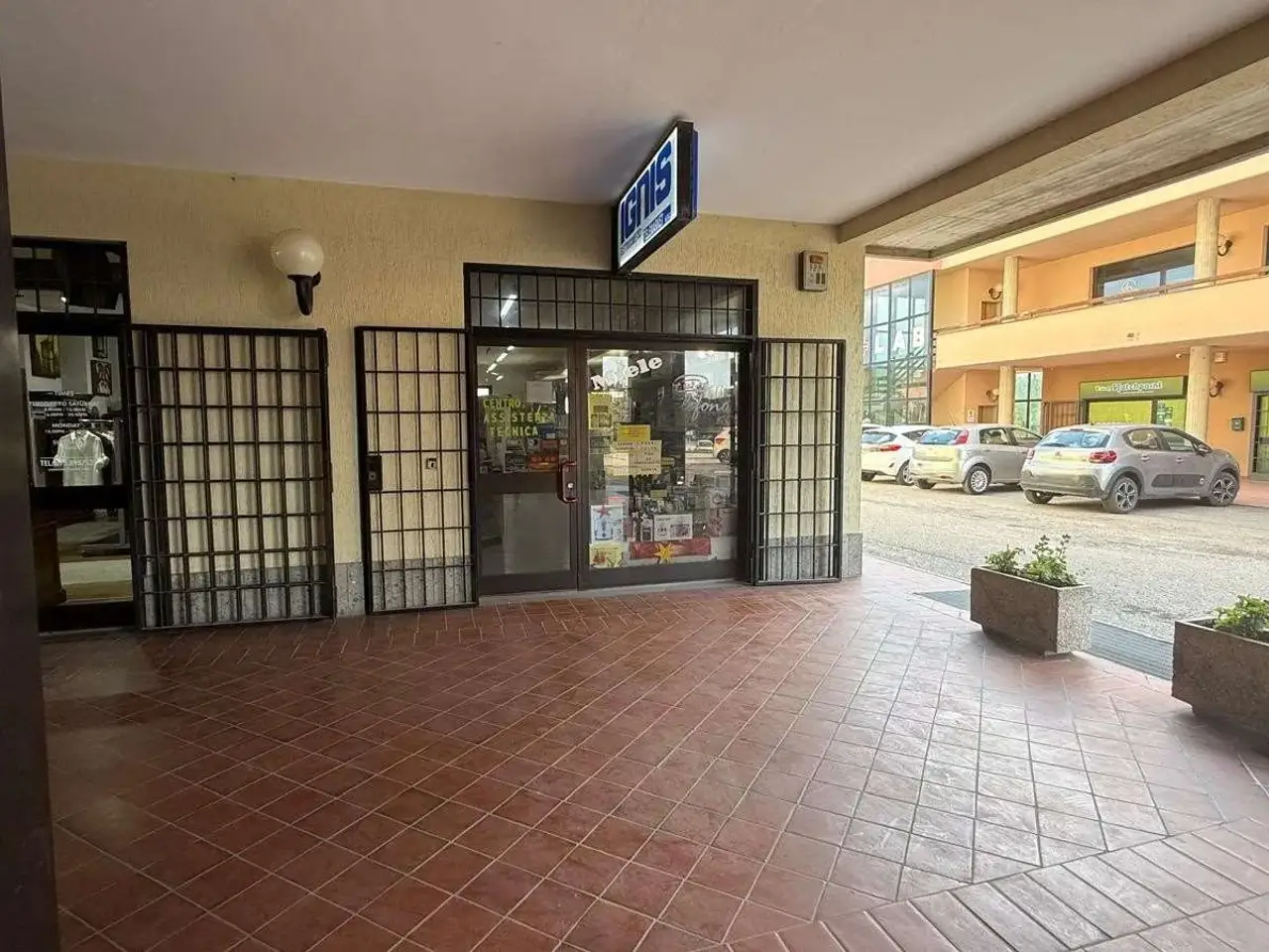 Negozio in Loc. Ponterio, Todi, {3} - Foto 1