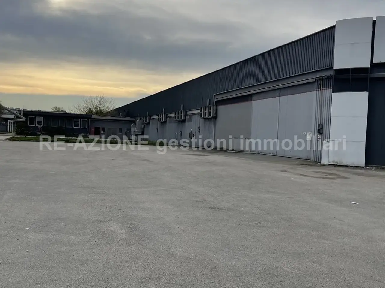 Capannone in Viale del Lavoro, Vicenza, {3} - Foto 2