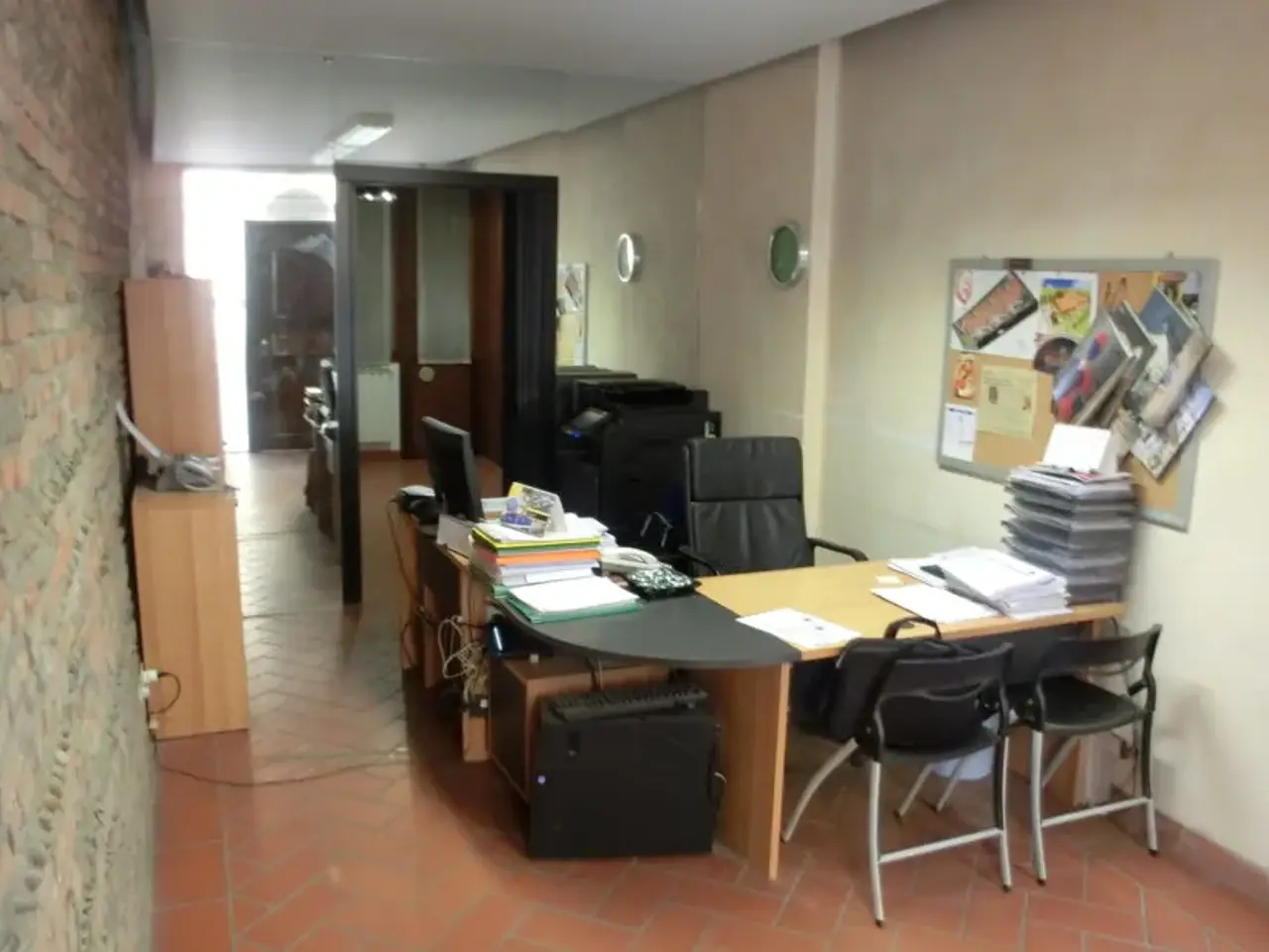 Negozio in Via Nino Bixio, Imola, Centro Storico, Imola, {3} - Foto 1