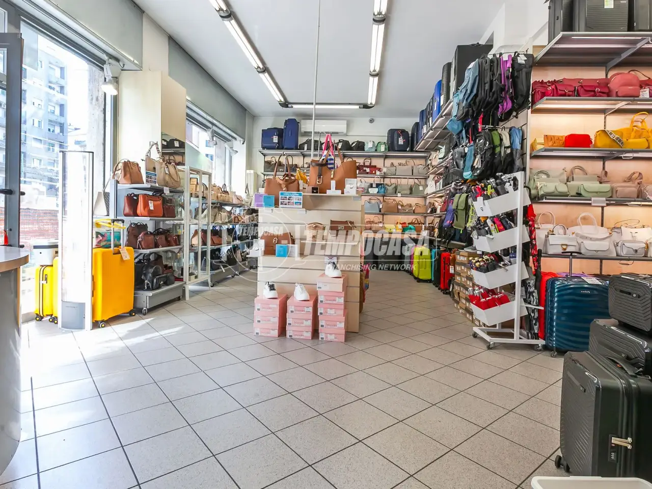 Negozio in Via Angelo Brofferio 1, Milano, {3} - Foto 1