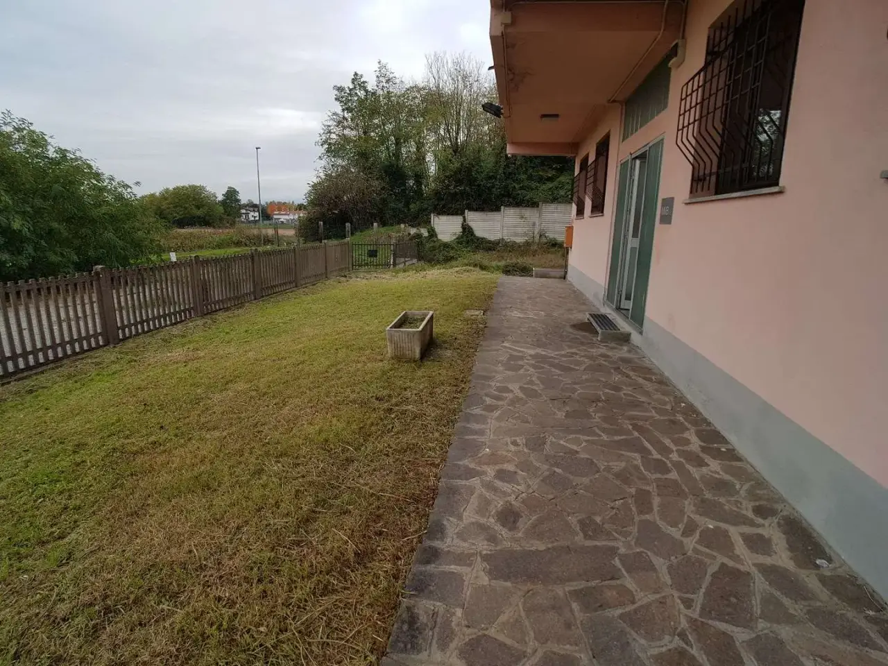 Palazzina commerciale in Via Piave 12, Vertemate Con Minoprio, {3} - Foto 1