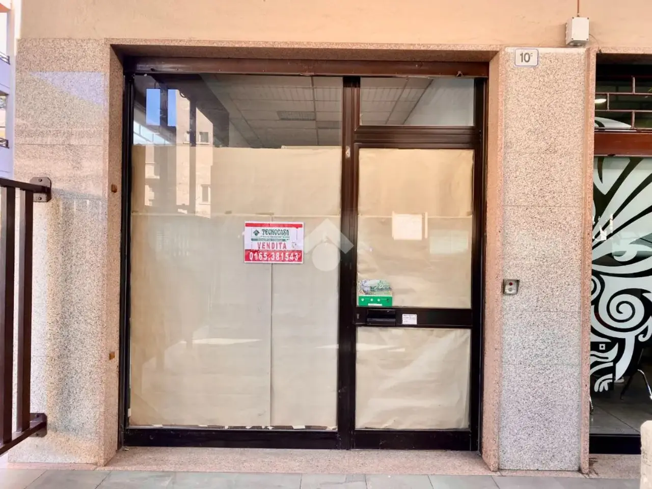 Negozio in Corso-Avenue Btg. Aosta 10, Aosta, {3} - Foto 1