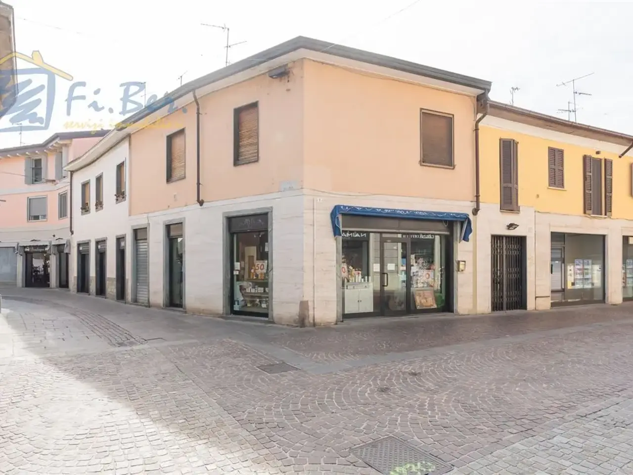 Palazzina commerciale in Via IV Novembre 1, Cernusco Sul Naviglio, {3} - Foto 1