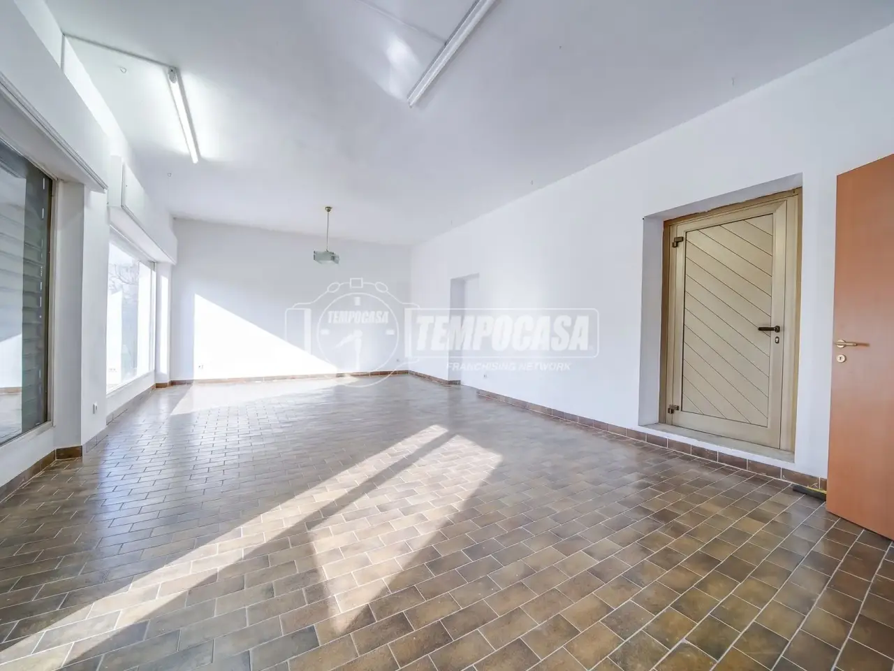 Negozio in Via Novara 48, Casorate Sempione, {3} - Foto 2