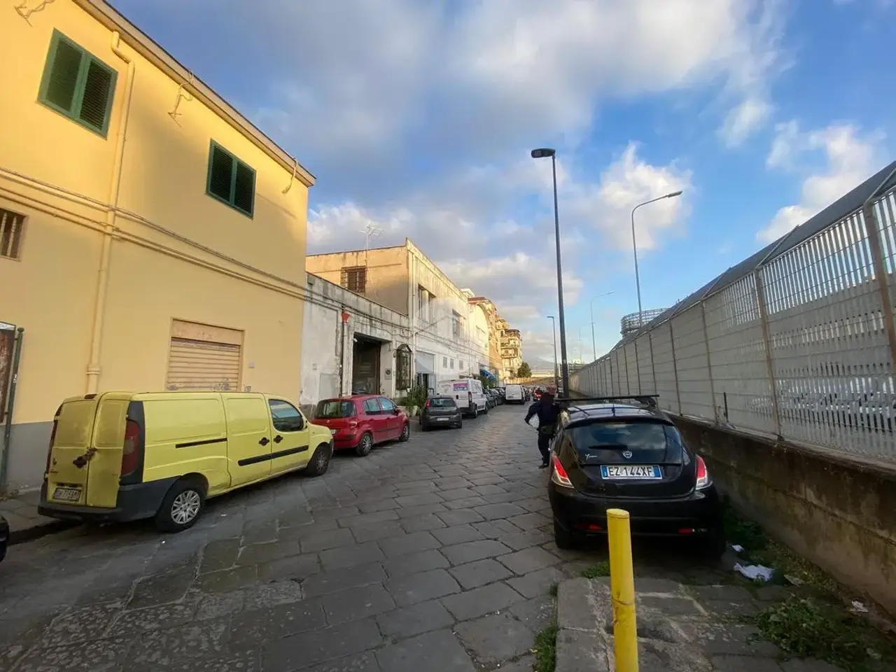 Magazzino in Via Cristoforo Marino 12, Napoli, {3} - Foto 2