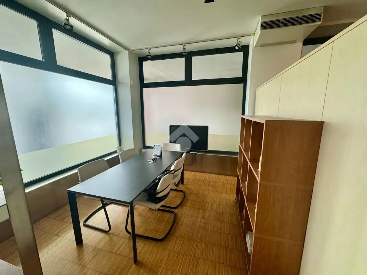 Ufficio in Piazza Europa Unita 24, Castelfranco Veneto, {3} - Foto 2