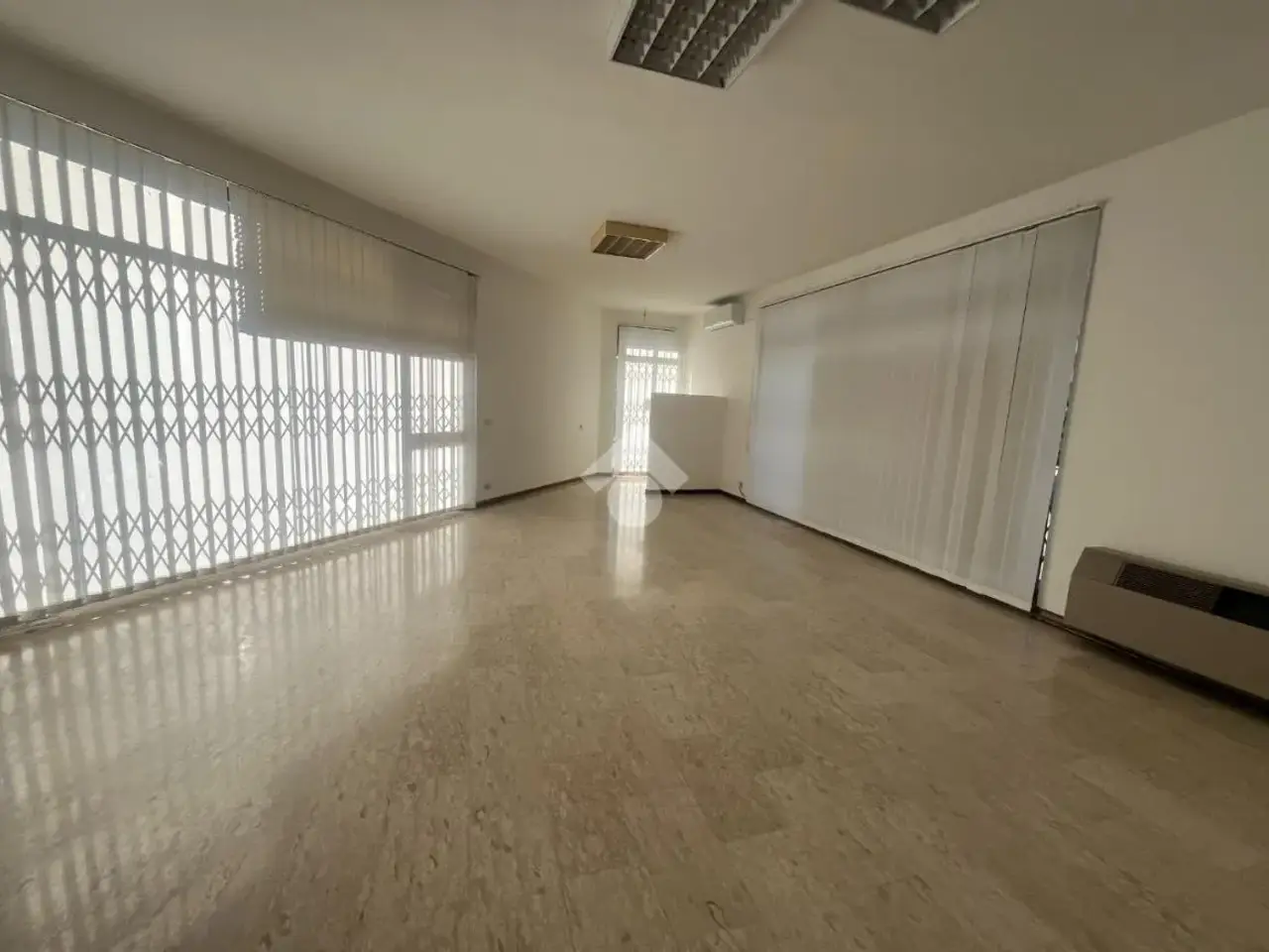 Ufficio in Via Ippolito Nievo 9, Romano D'Ezzelino, {3} - Foto 1