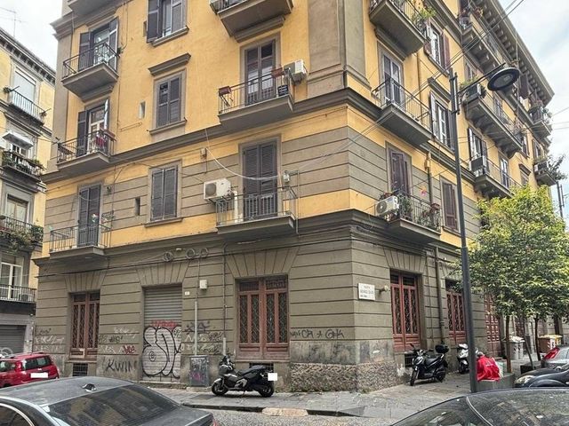 Geschäft in Piazzetta Arcangelo Scacchi, Napoli - Foto 1