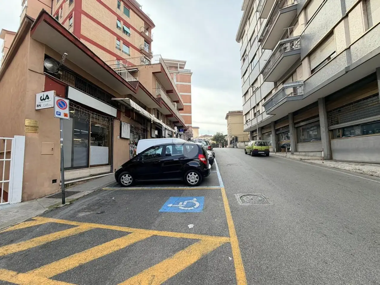 Negozio in Via Brighindi 51, Frosinone, {3} - Foto 1