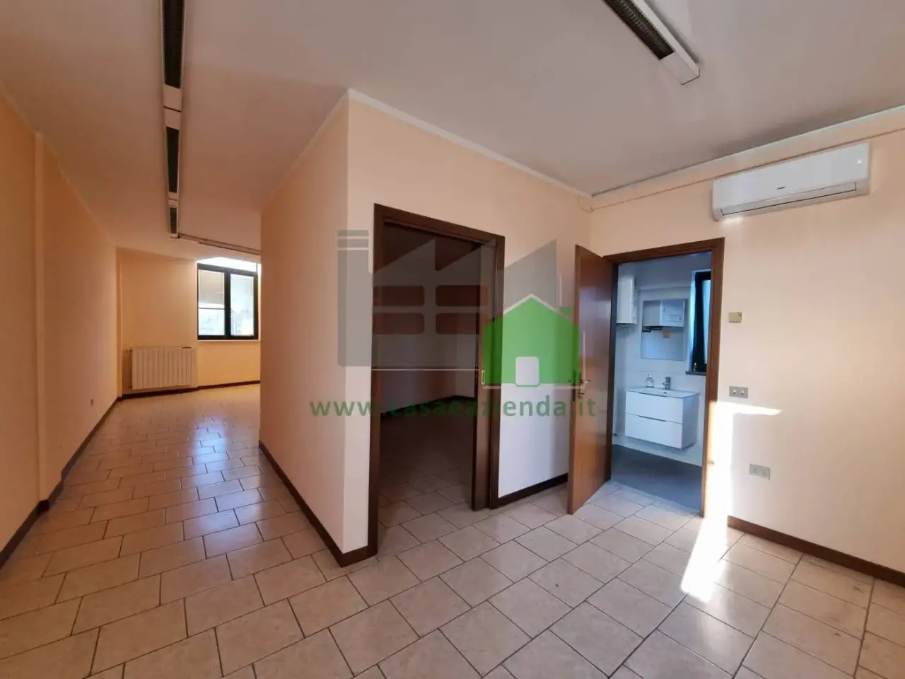 Ufficio in Via Achille Grandi 19a, Pessano Con Bornago, {3} - Foto 1