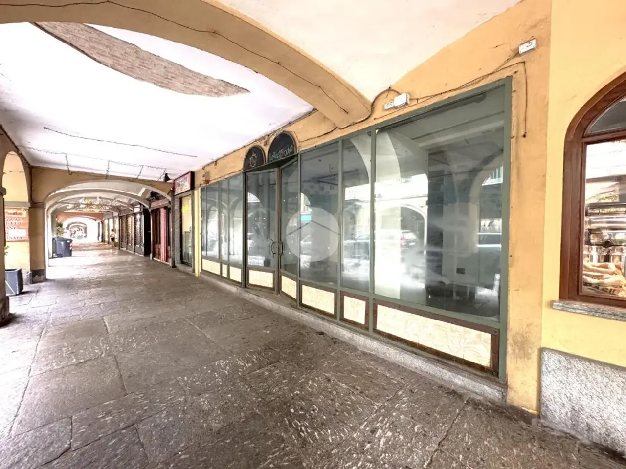Negozio in Via Ivrea 2, Rivarolo Canavese, {3} - Foto 2