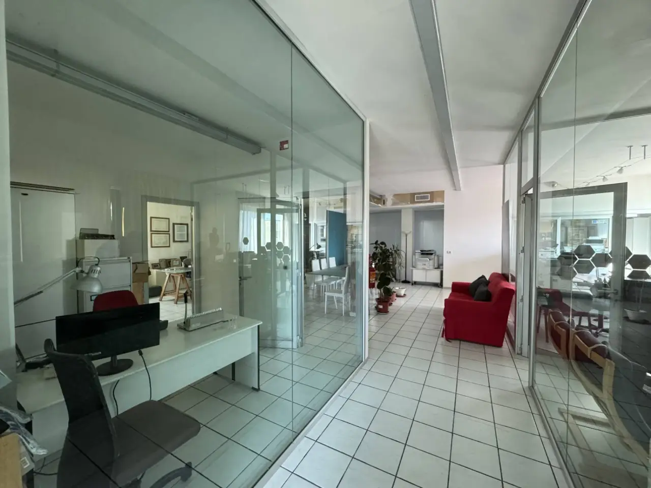 Negozio in Via Pontecorvo Snc, Porto San Giorgio, {3} - Foto 2