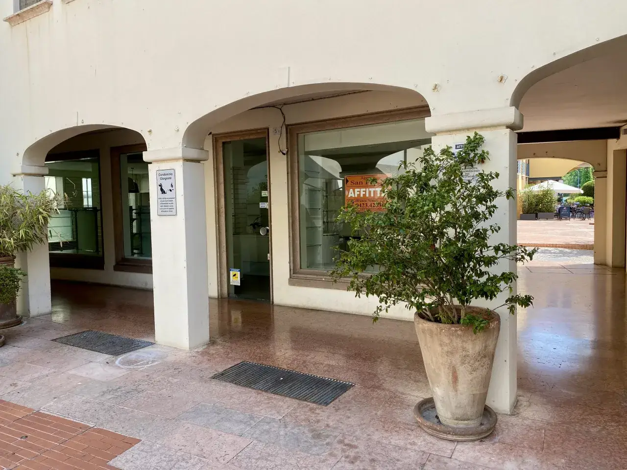 Negozio in Via San Pio X 34/a, Castelfranco Veneto, {3} - Foto 2