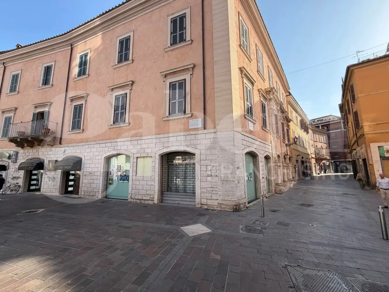 Negozio in Piazza della Repubblica 30, Terni, {3} - Foto 1