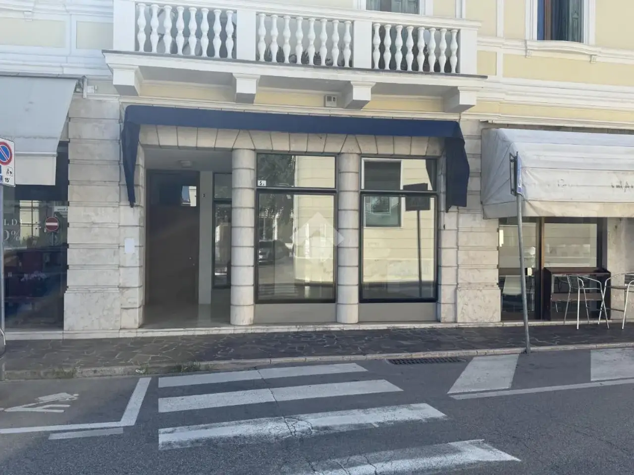 Negozio in Via Augusto Serena 5, Montebelluna, {3} - Foto 2