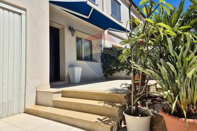 Villa a schiera in vendita, Via Josè Maria Escrivà, Marina di Ragusa 20, Ragusa - Foto 1