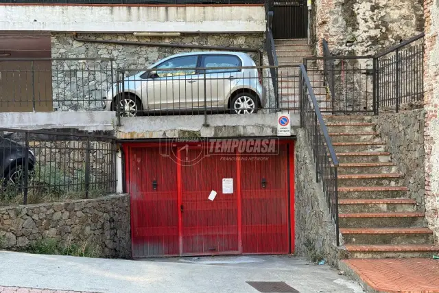 Garage or car box in Via B. Ottaviano 1, Savona - Photo 1