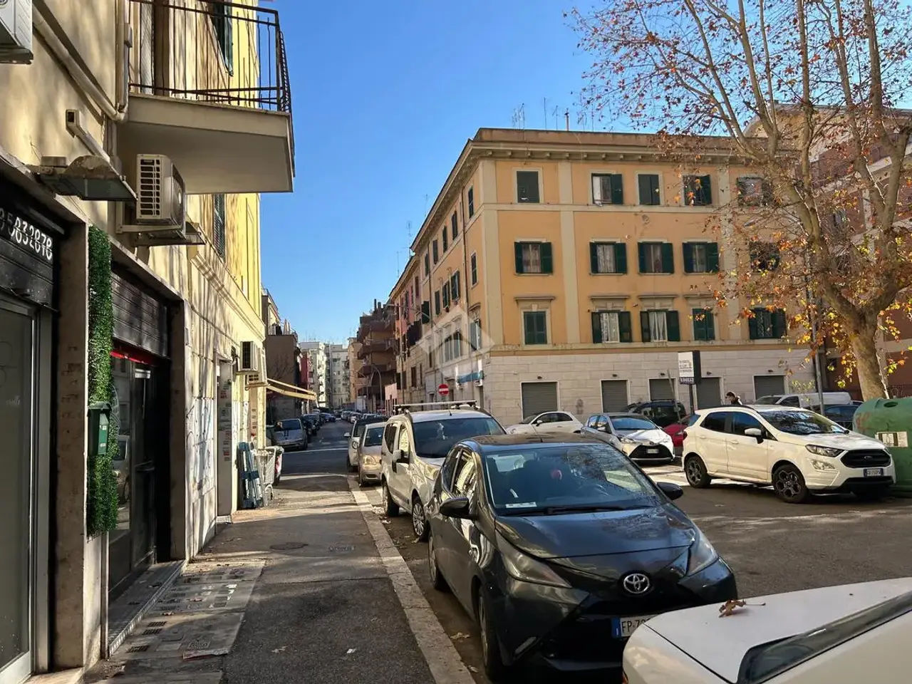 Negozio in Piazza del Quadraretto 31, Roma, {3} - Foto 1