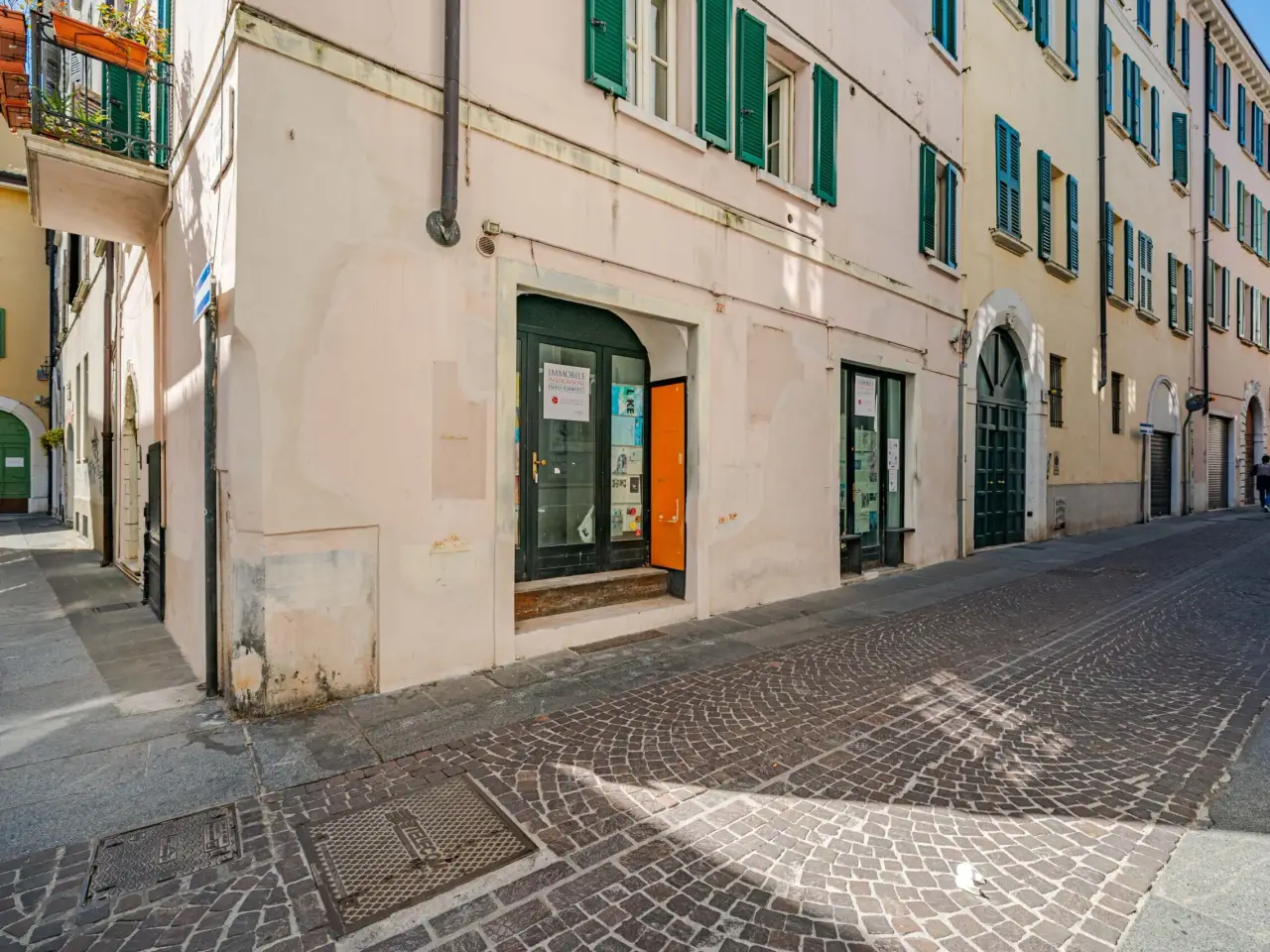 Palazzina commerciale in Via Cattaneo 22b, Brescia, {3} - Foto 2