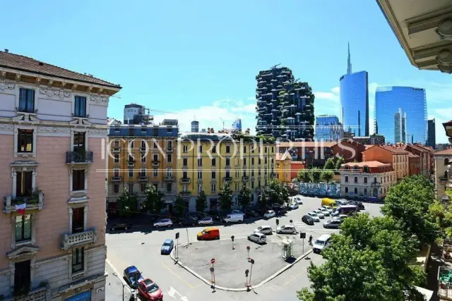 Geschäft in {3}, Viale Francesco Restelli - Foto 1