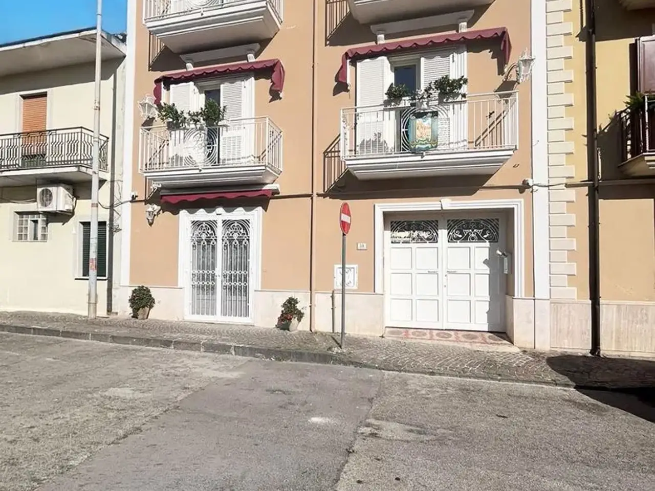 Negozio in Piazza Papa Giovanni XII, Vitulazio, {3} - Foto 2