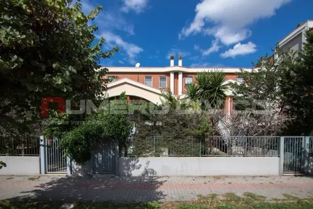 Terraced house in Viale Ignazio d'Addedda, Foggia - Photo 1