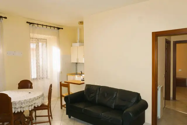 2-room flat in Via Principe Amedeo 42, Cislago - Photo 1