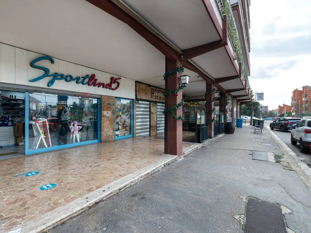 Negozio in Via Varrone 23, Pomezia, {3} - Foto 2
