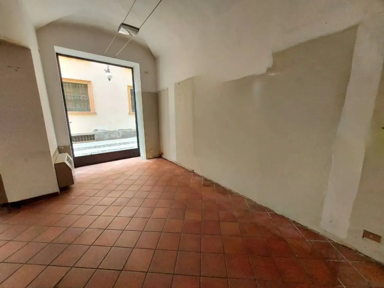 Locale commerciale in Via Mossotti 7/B, Novara, {3} - Foto 1