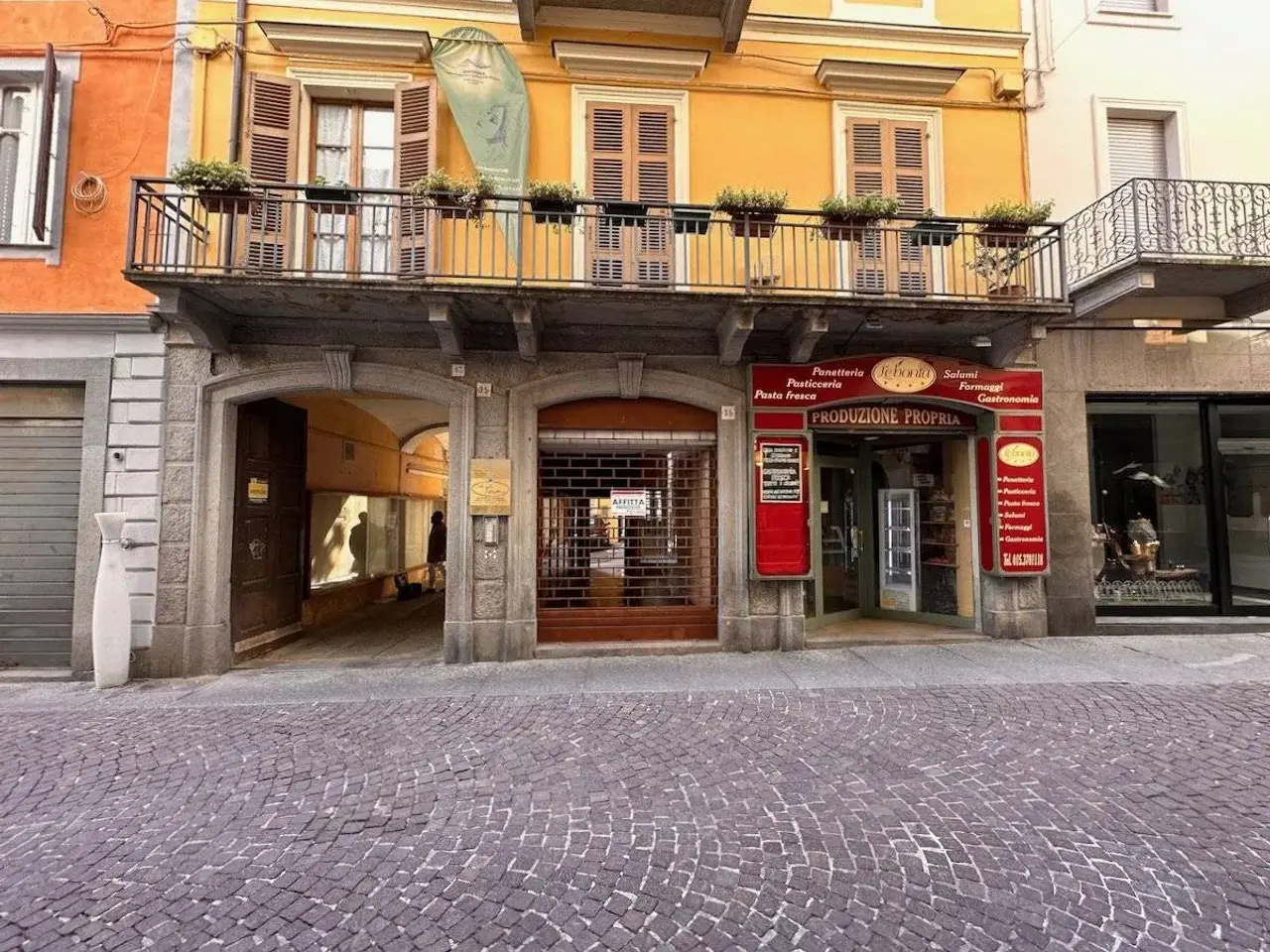 Negozio in Via Italia 35, Biella, {3} - Foto 1