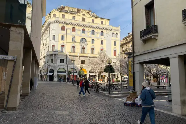 Geschäft in Piazza Giuseppe Garibaldi, Padova - Foto 1