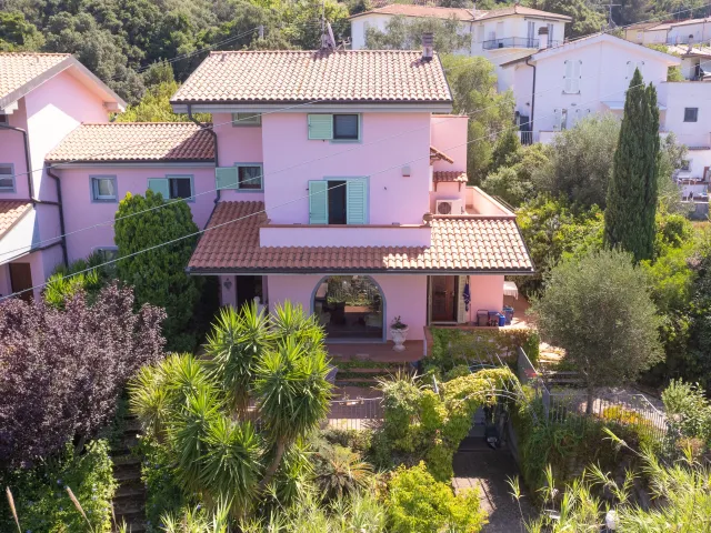 Villa in Via del Pino, Livorno - Foto 1