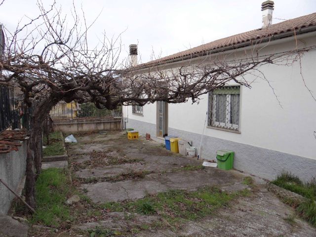 Detached house in Via dei Colatoi 1, L'Aquila - Photo 1