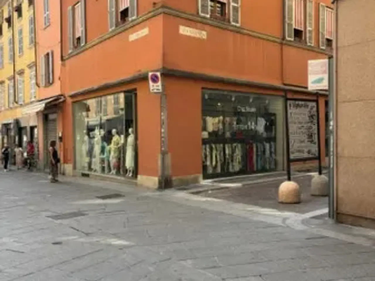 Abbigliamento in Corso Vittorio Emanuele II 61, Piacenza, {3} - Foto 2