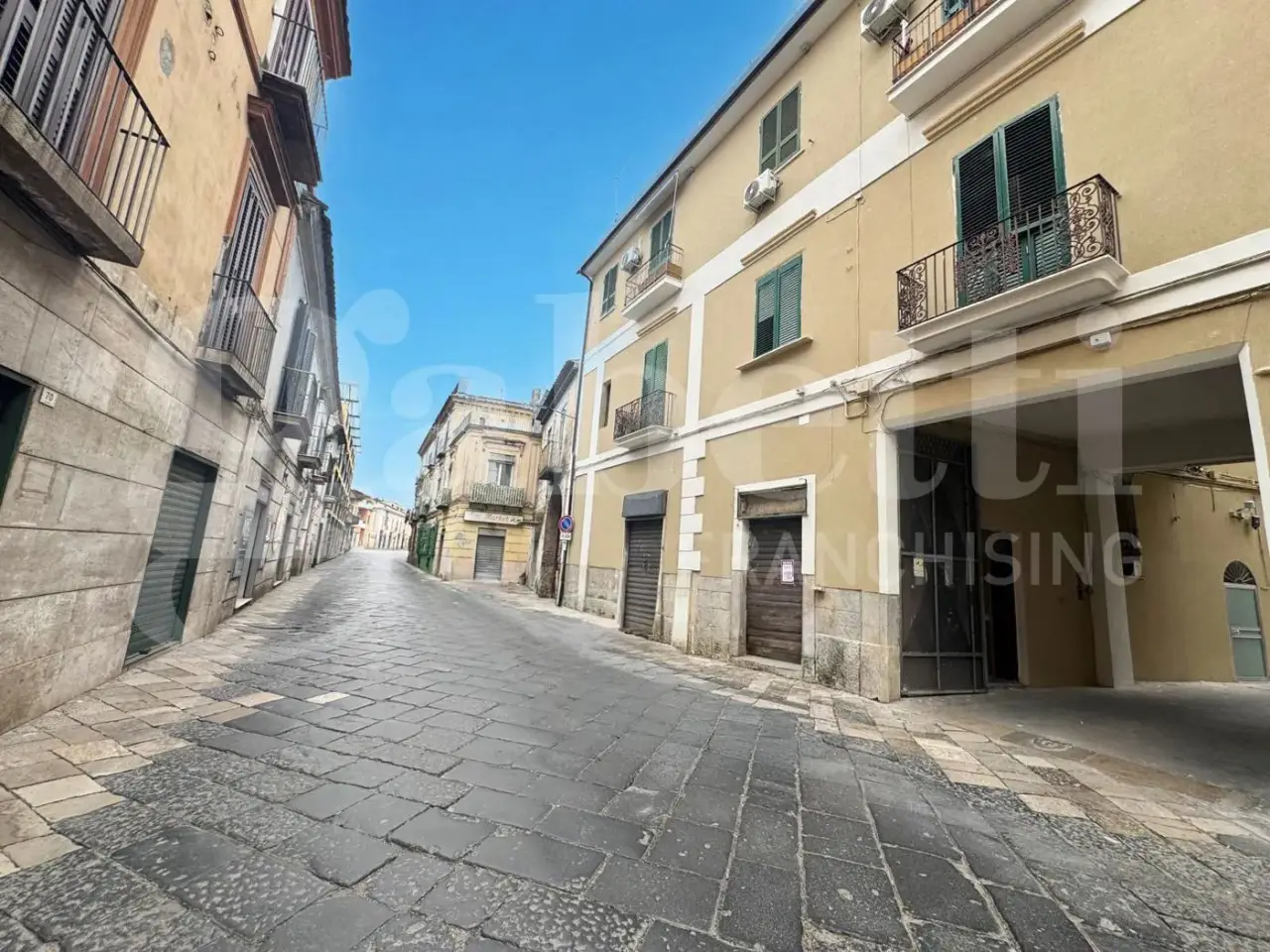 Negozio in Via Anfiteatro 27, Santa Maria Capua Vetere, {3} - Foto 1