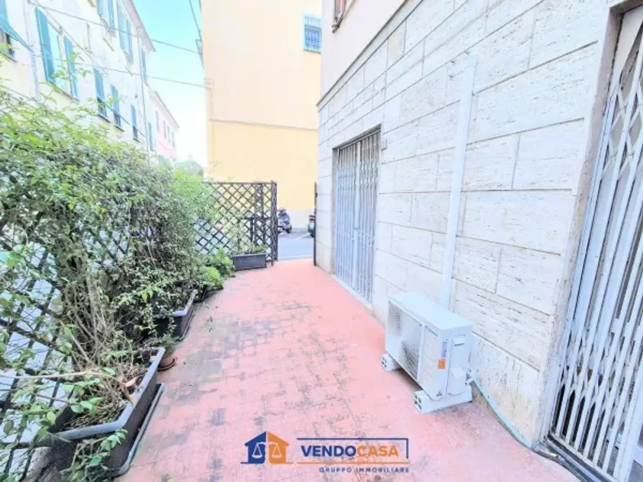 Negozio in Via Domenico Brunenghi 331, Finale Ligure, {3} - Foto 1