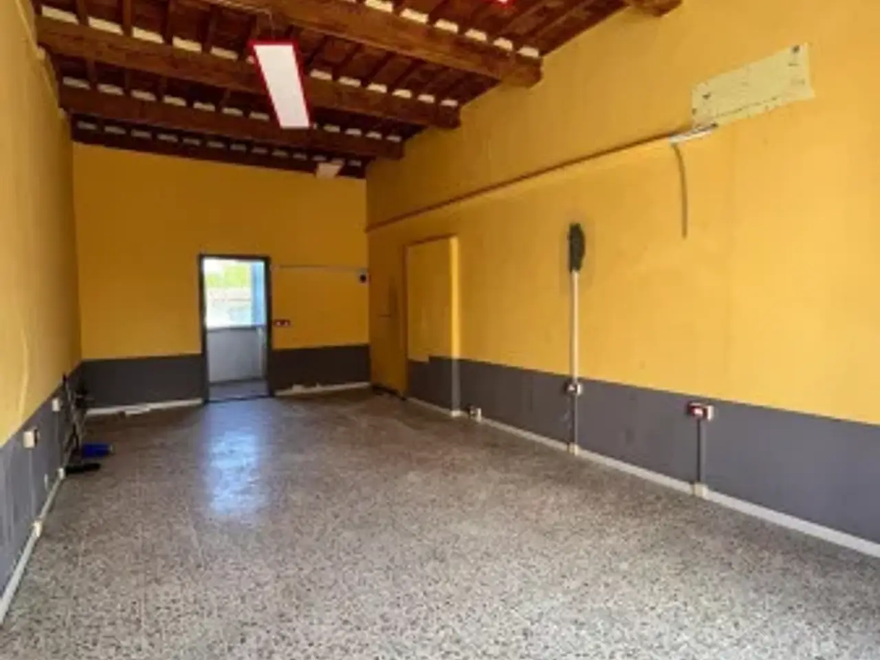 Negozio in Viale G. Puccini, Lucca, {3} - Foto 1