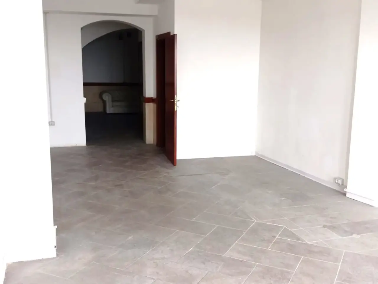 Arredamento in Via Vardesca 10, Frascati, {3} - Foto 2