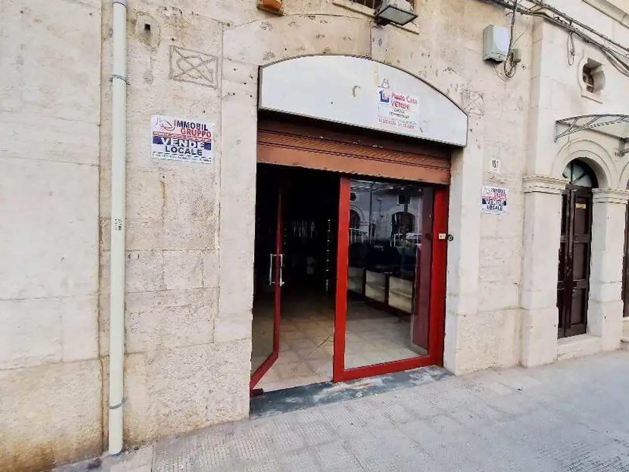 Locale commerciale in , Andria, {3} - Foto 2