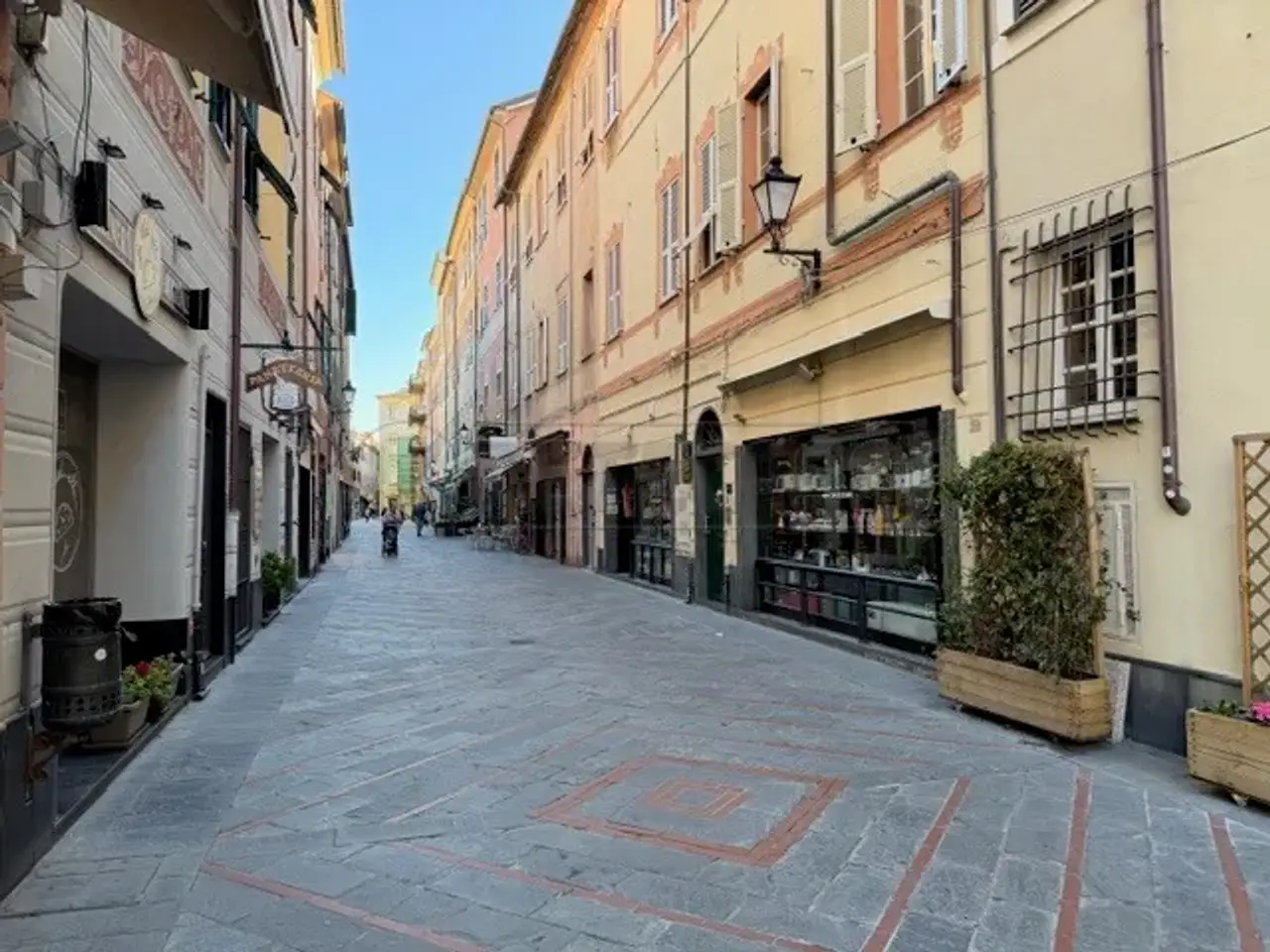 Palazzina commerciale in Via Antonio Ghilini 58, Loano, {3} - Foto 2