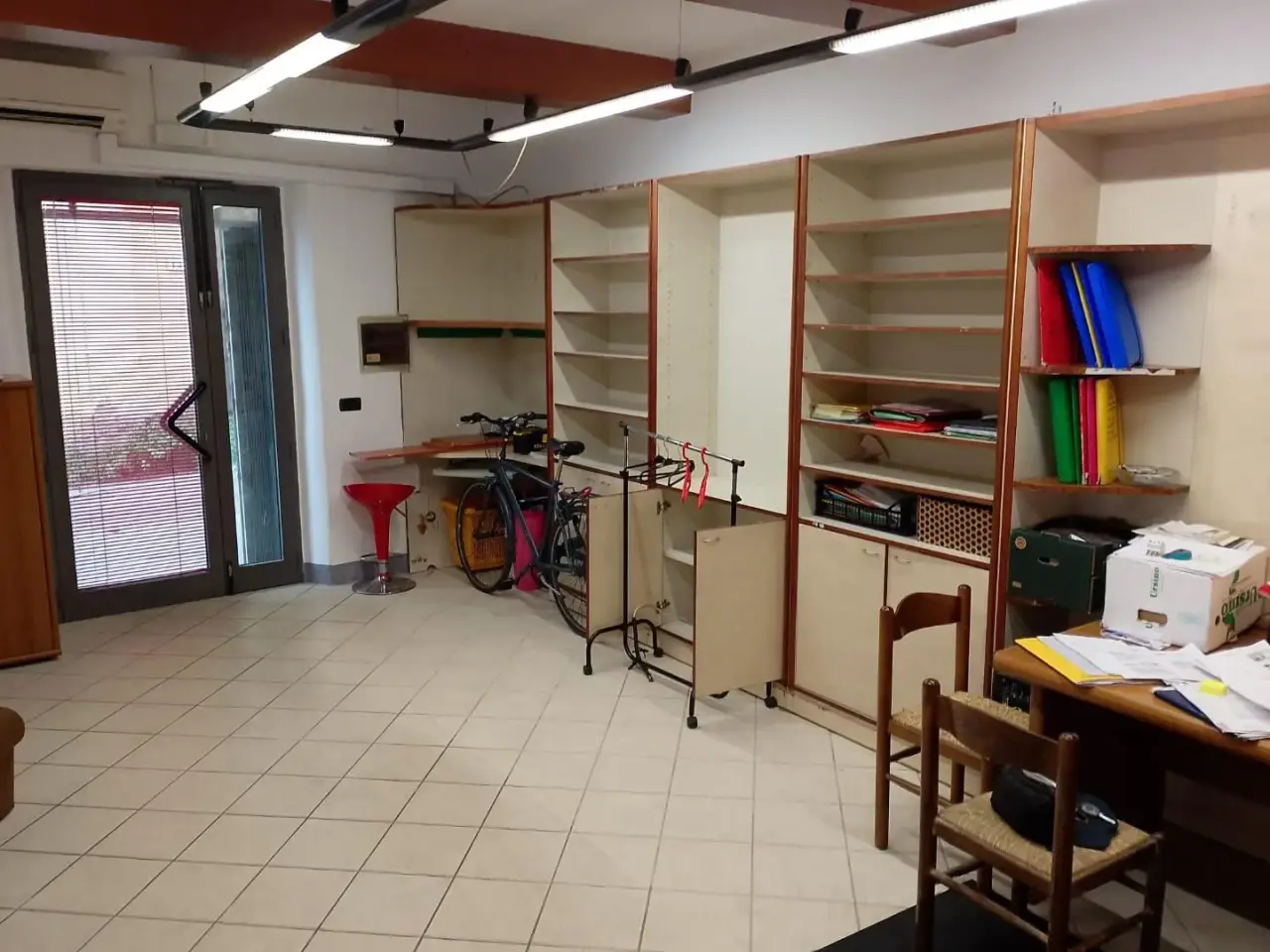 Locale commerciale in , Lucca, {3} - Foto 1