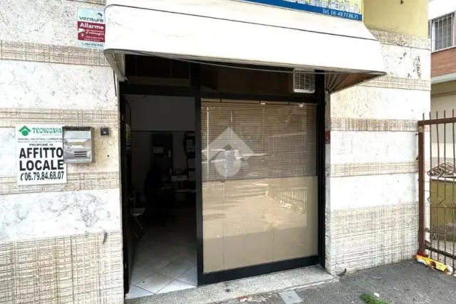 Negozio in Via Trento 6, Ciampino - Foto 1