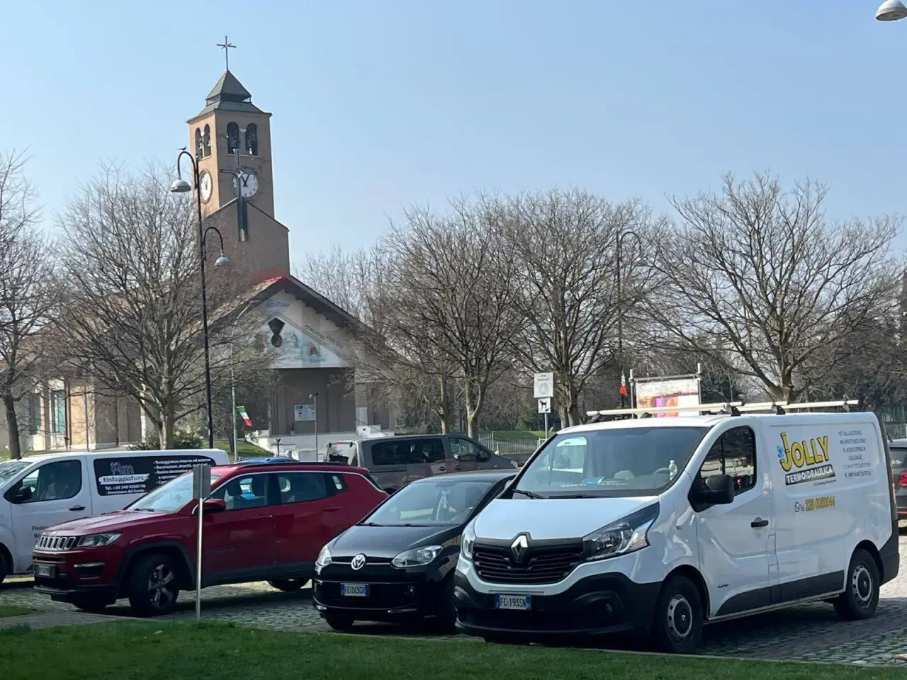 Esercizio commerciale in Piazza per La Concordia 6, Desenzano Del Garda, {3} - Foto 1