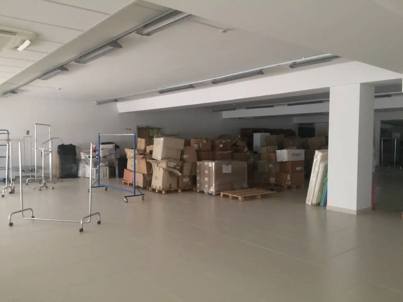 Esercizio commerciale in Via Tosco Romagnola, Cascina, {3} - Foto 2