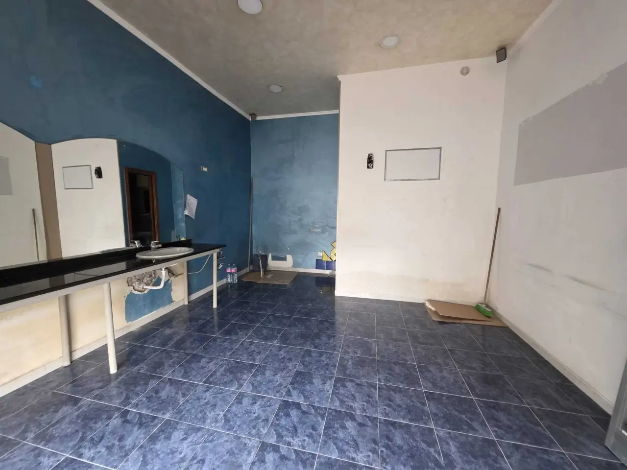 Negozio in Via Mario Antonio Alfani, Pontecagnano Faiano, {3} - Foto 2