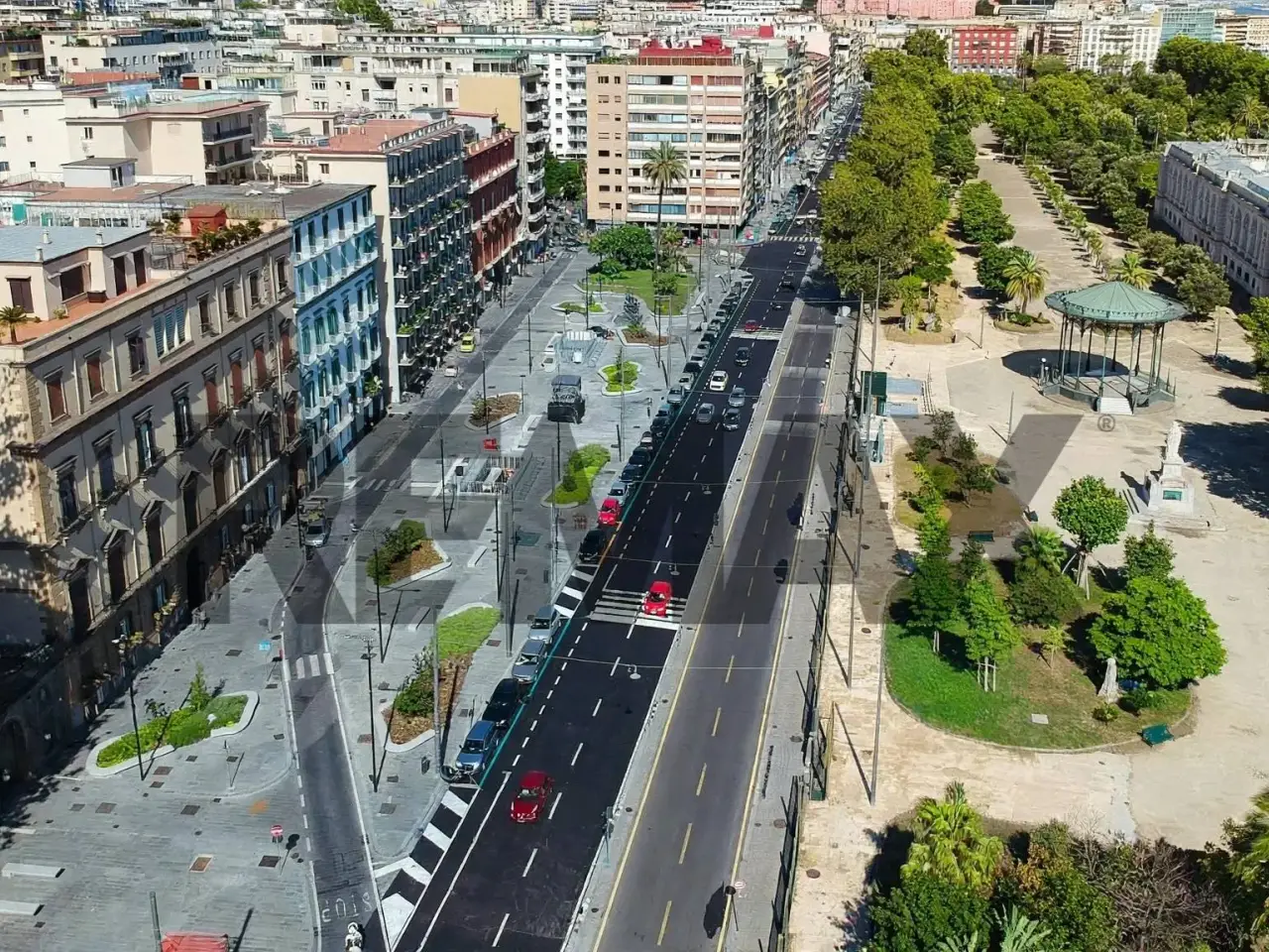 Esercizio commerciale in , Napoli, {3} - Foto 2