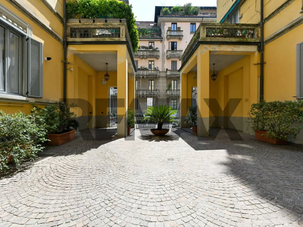 Negozio in Via Carlo Goldoni 77, Milano, {3} - Foto 1