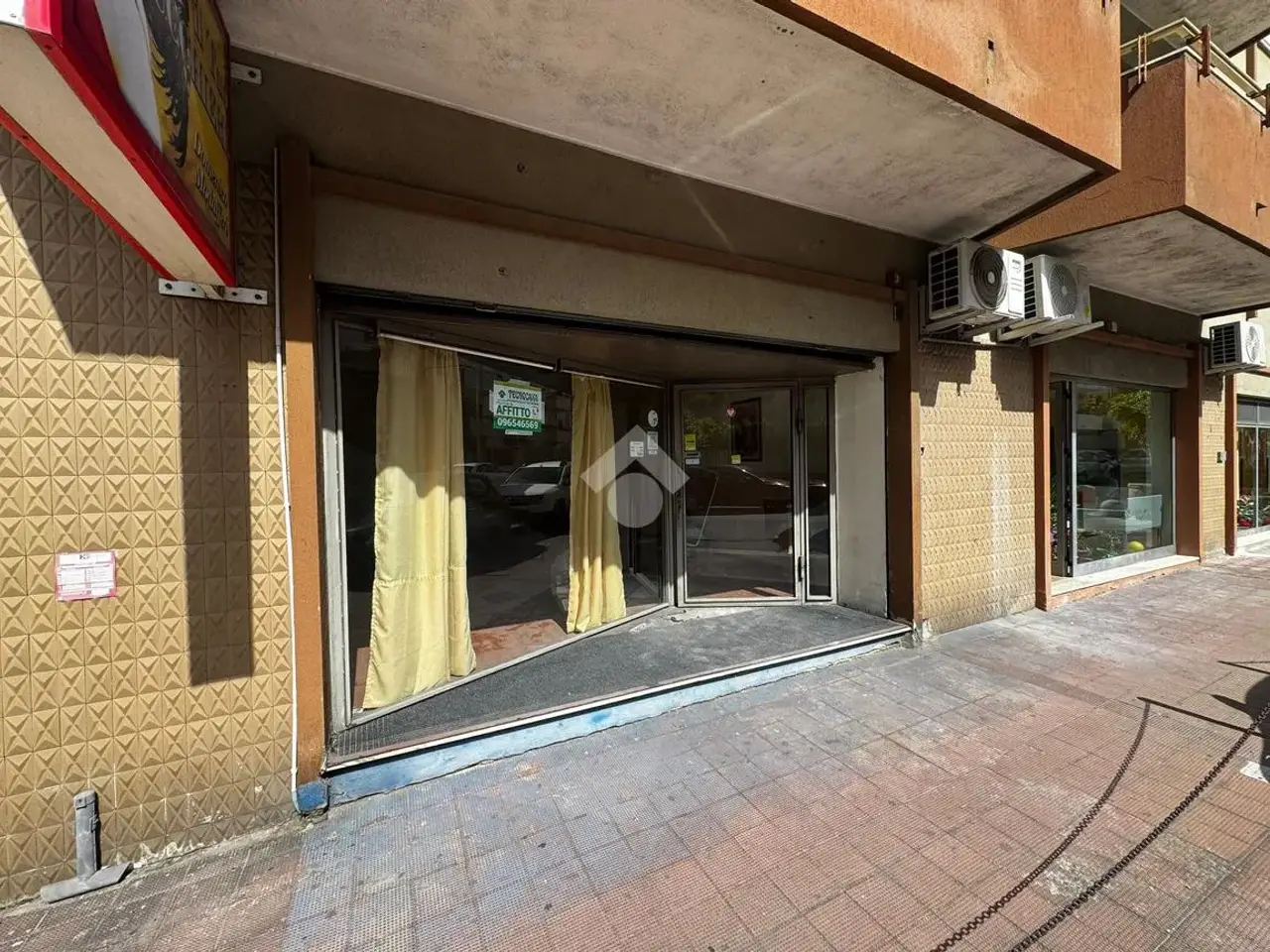 Negozio in Via Nazionale Pentimele 188, Reggio Calabria, {3} - Foto 2