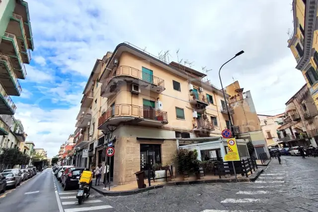 2-room flat in Via Carlo E Luigi Giordano  27, Portici - Photo 1