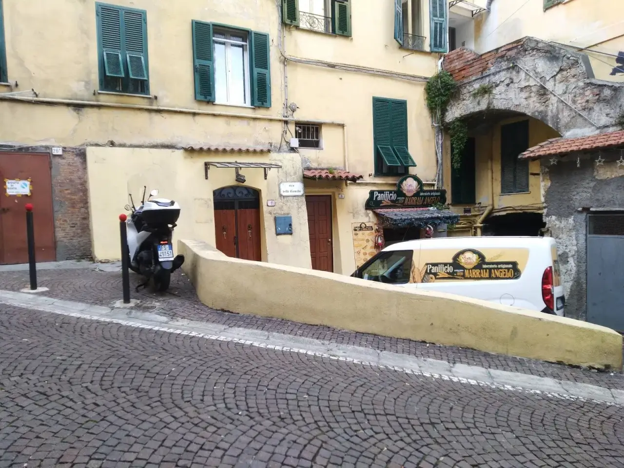 Negozio in Vico delle Camelie, 1, Ventimiglia, {3} - Foto 1